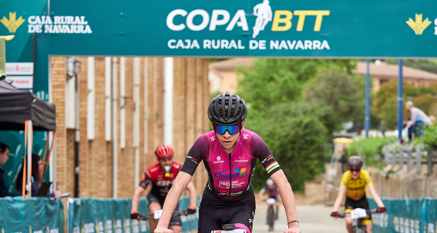 Edurne Izcue y David Puente se llevan la segunda prueba de la Copa BTT Caja Rural de Navarra disputada en Dicastillo