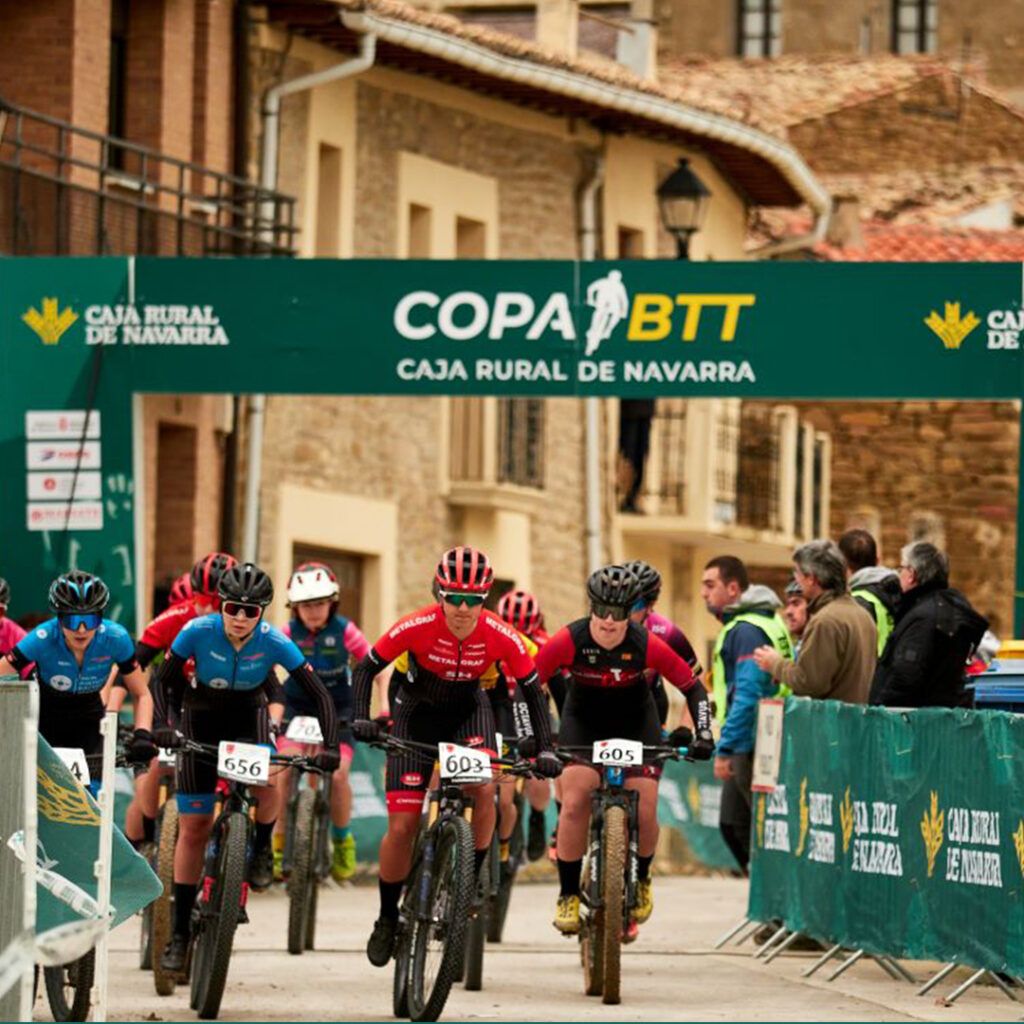 Ciclistas en la salida de la Copa BTT Caja Rural de Navarra 2024