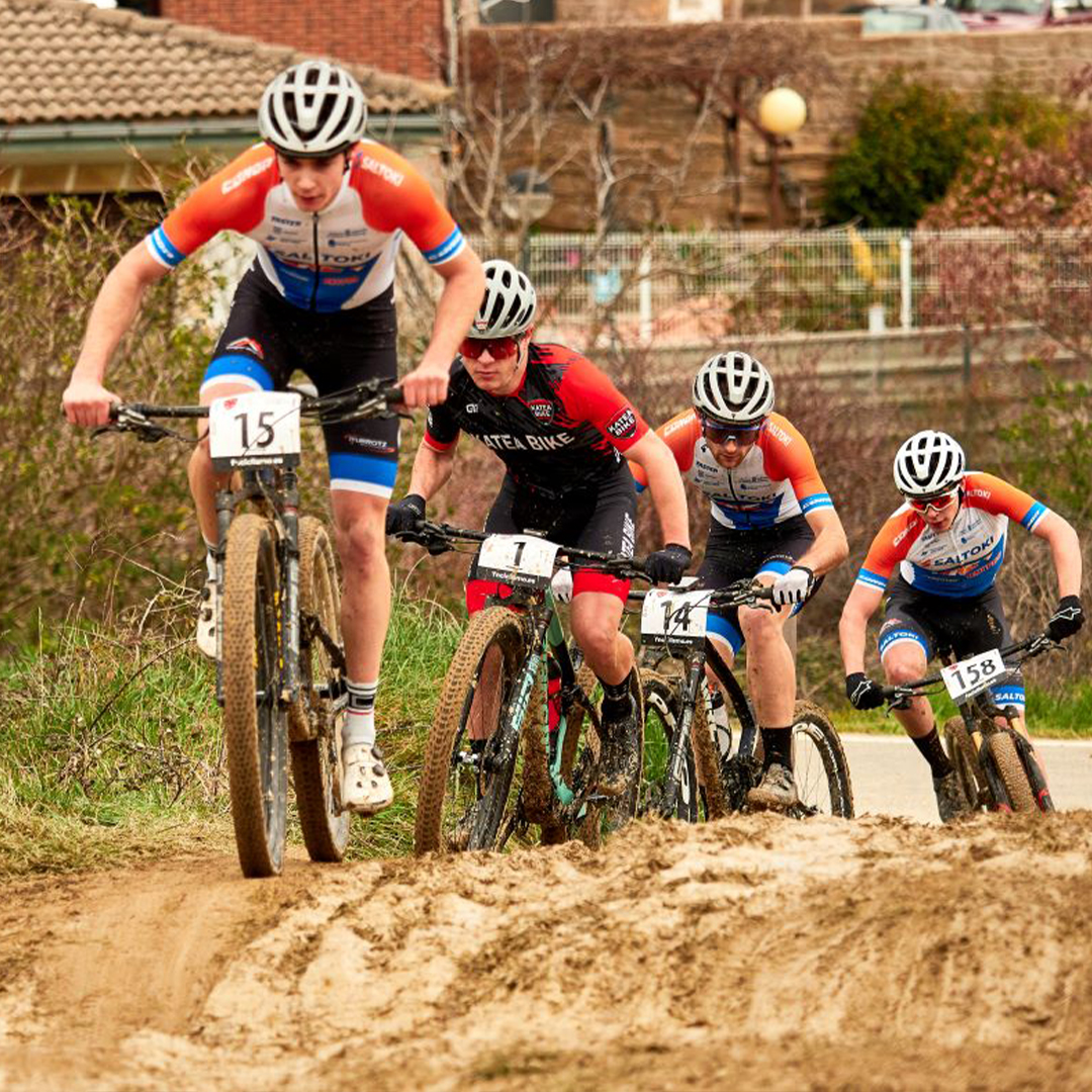 Ciclistas la Copa BTT Caja Rural de Navarra 2024